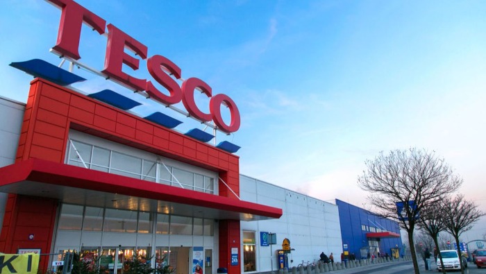 Három év alatt több mint 40 százalékkal emelte a béreket a Tesco