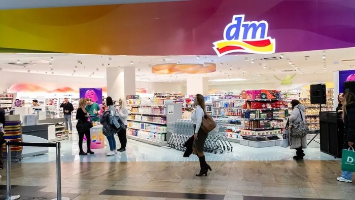 Late night shopping a Westend dm üzletben
