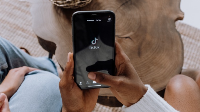 BookTok, avagy hogyan forgatta fel a TikTok a könyvpiacot?