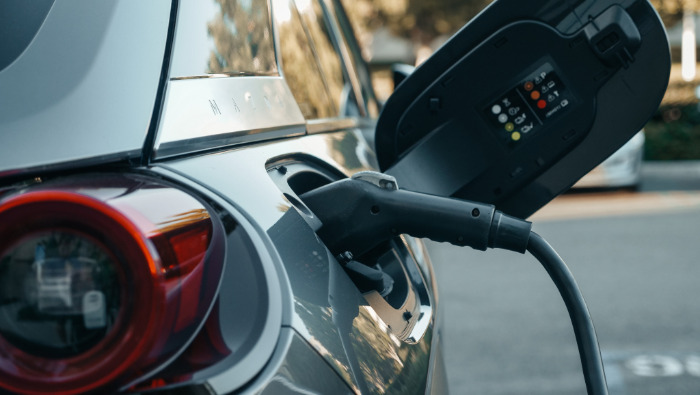 Miért terjednek lassan az elektromos autók? - Ezt mondják a magyarok